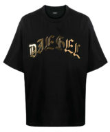 Camiseta diesel con logo en relieve dorado
