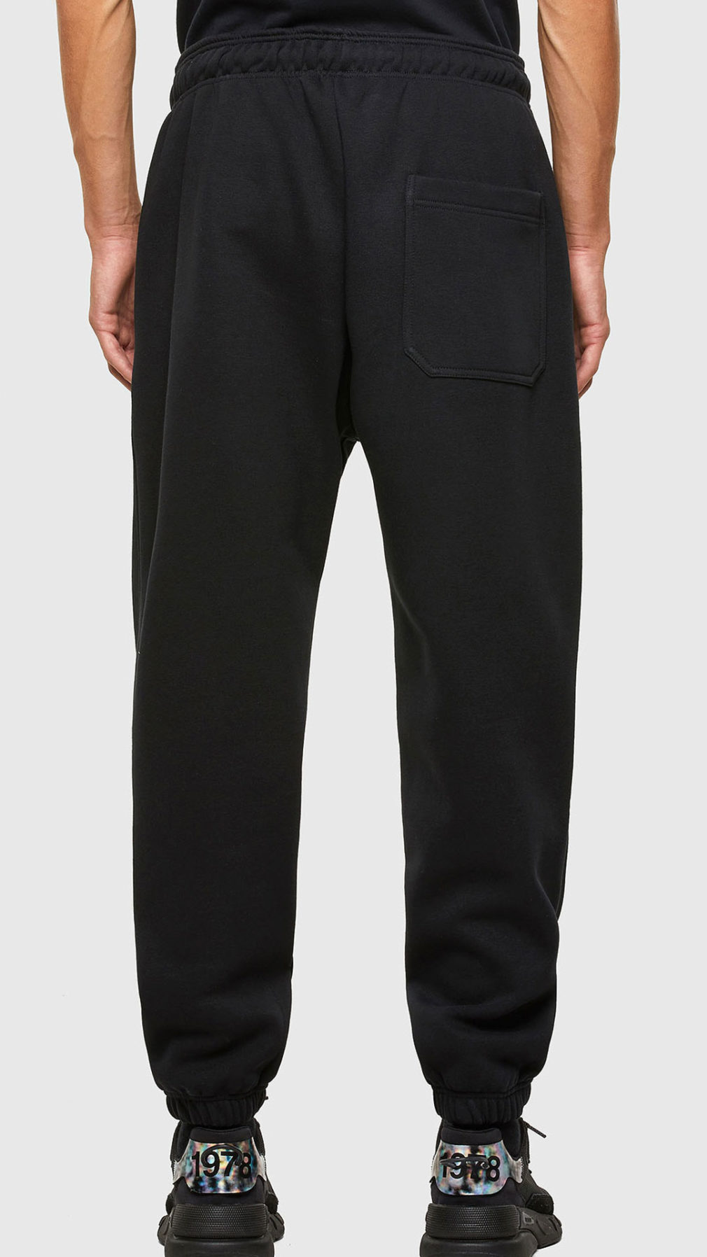 Jogging diesel con logo en relieve dorado