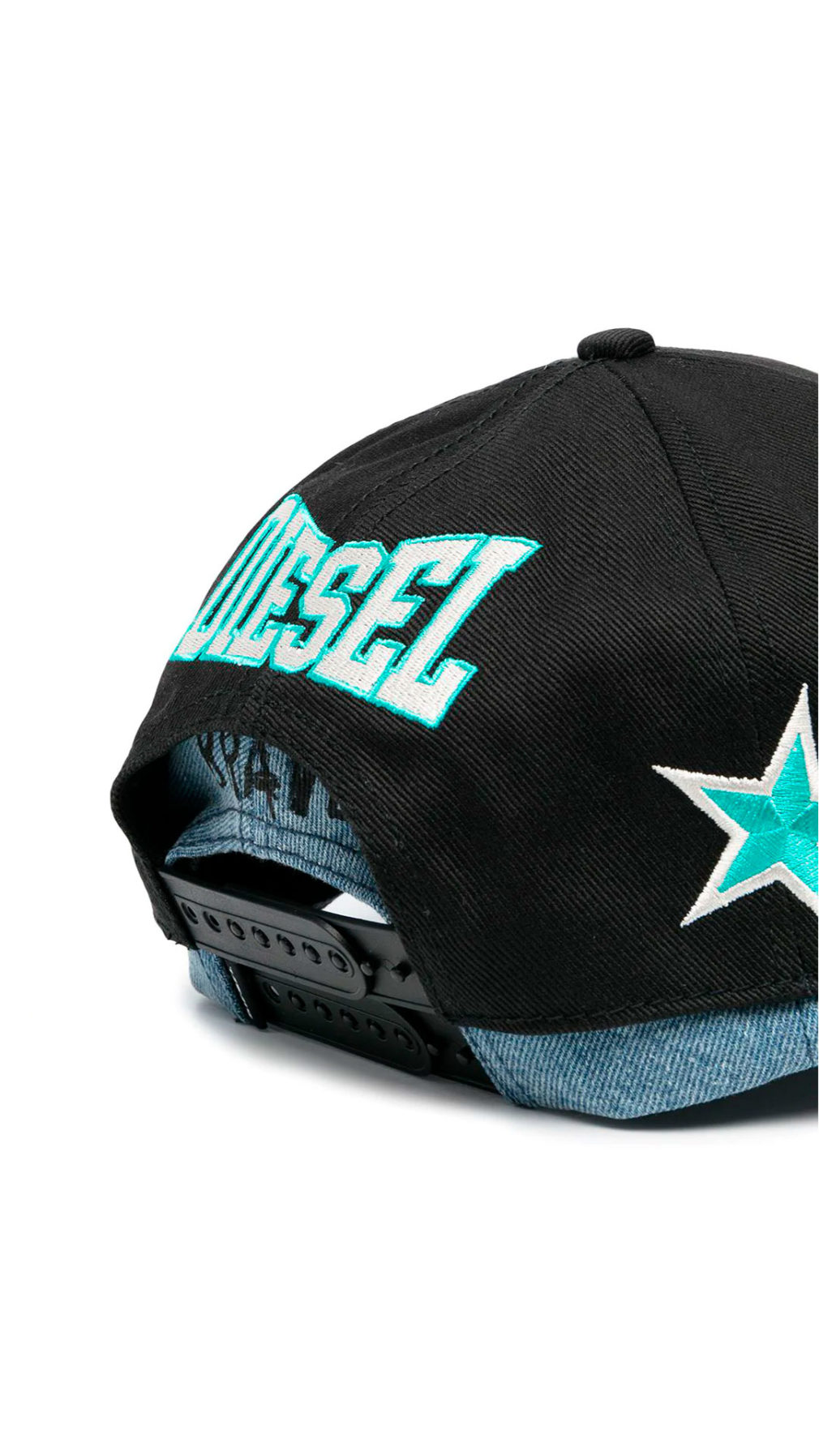 Gorra diesel con letras bordadas