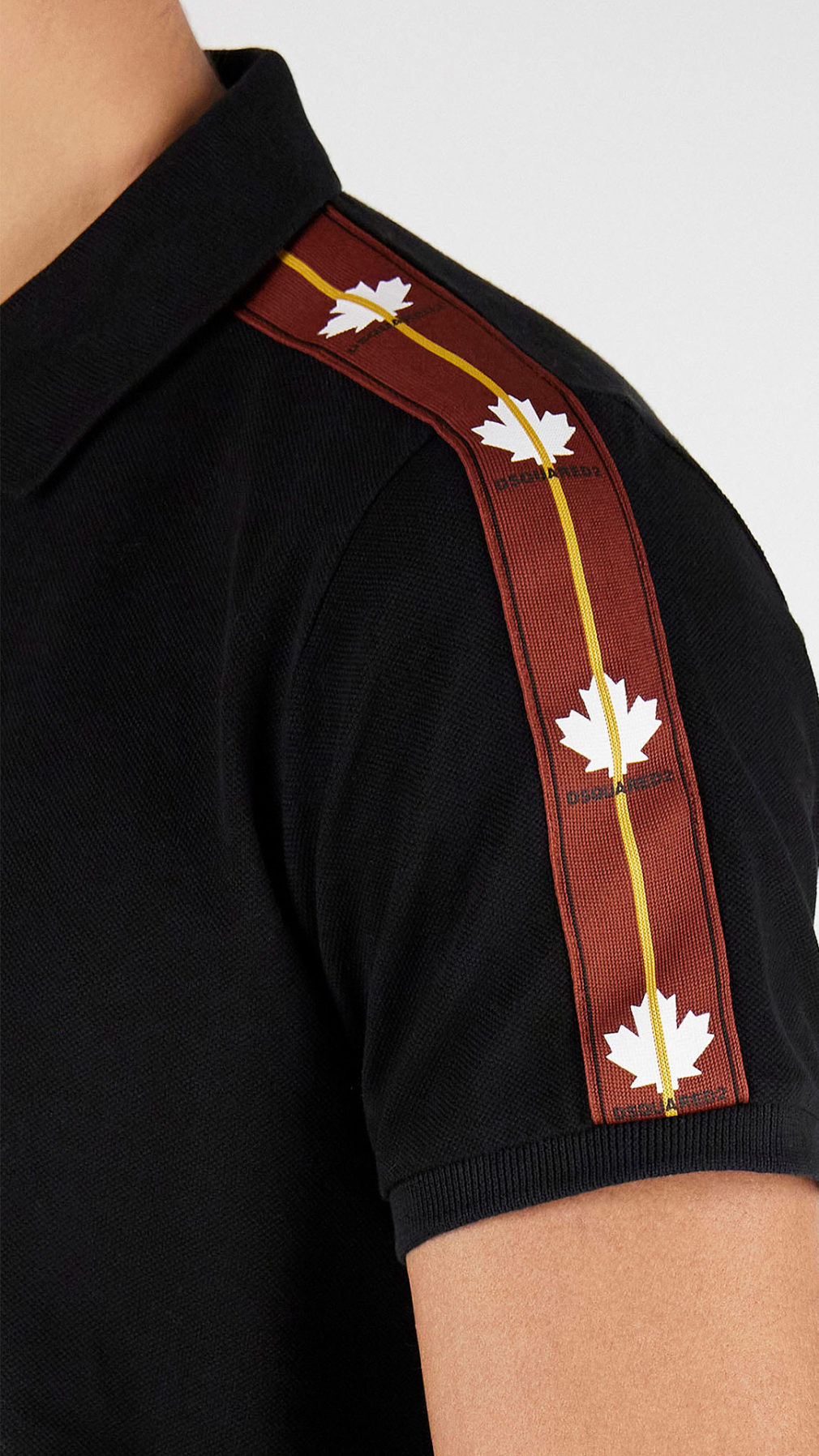 Polo Dsquared2 cinta con logo en el hombro