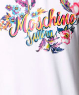 Camiseta moschino manga corta con motivo floral en logo