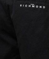 Pantalones john richmond cortos negros logo parte posterior