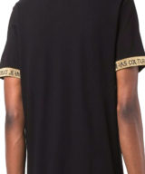 Polo Versace Jeans Couture con logo en ribetes dorados