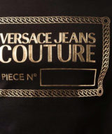 Camiseta Versace Jeans Couture con logo estampado en dorado