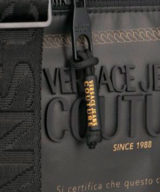 Bolso menssanger Versace Jeans Couture Logotipo en relieve en la parte delantera