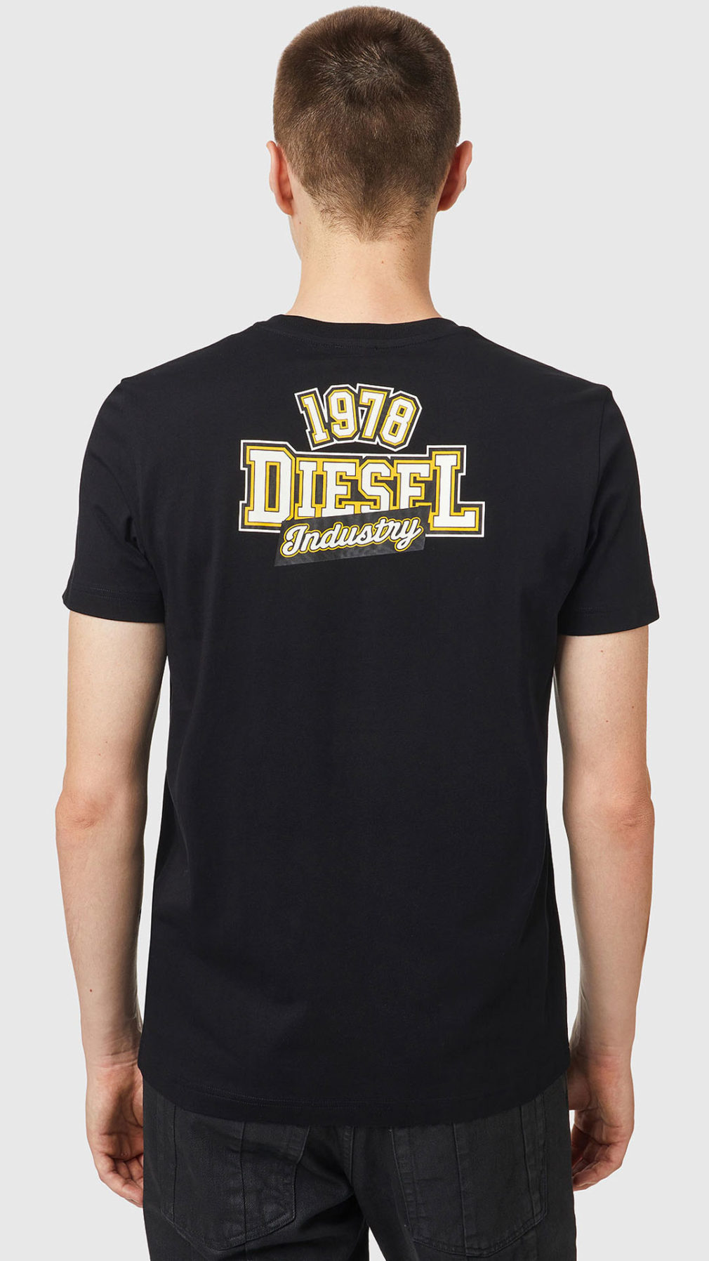 Camiseta Diesel con logo en la parte trasera