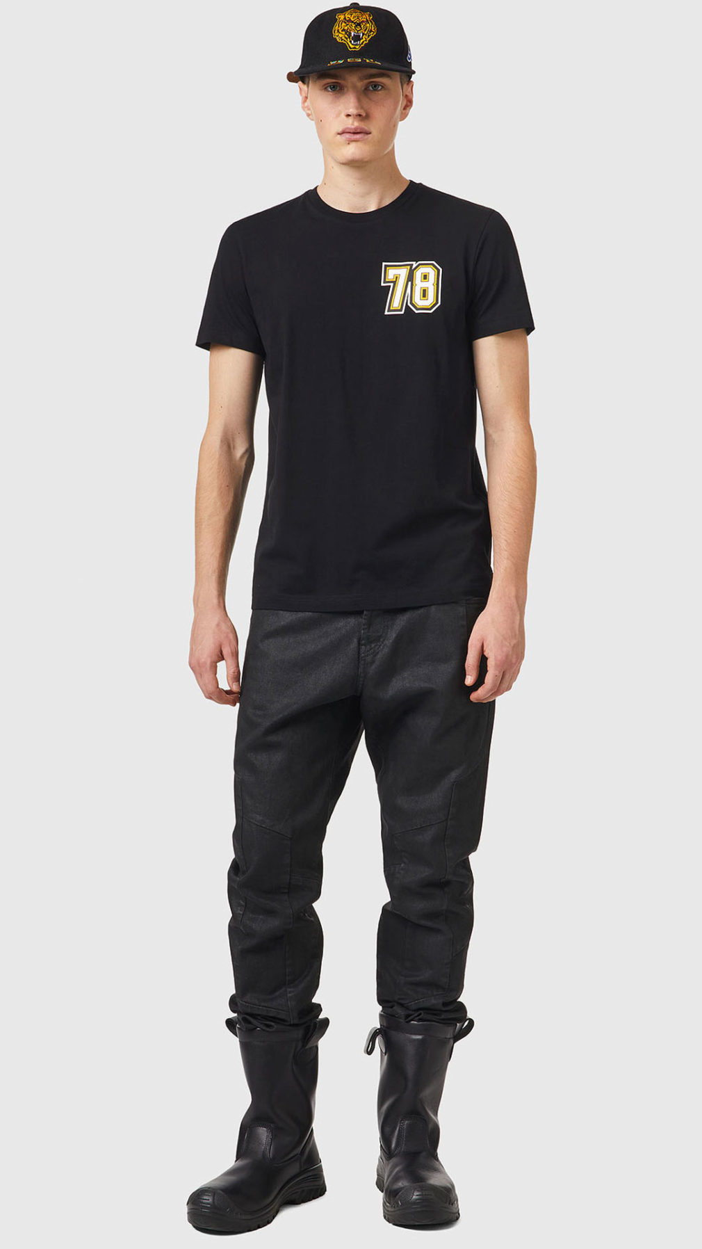 Camiseta Diesel con logo en la parte trasera