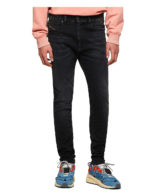 Jeans Skinny Diesel con logo en la etiqueta