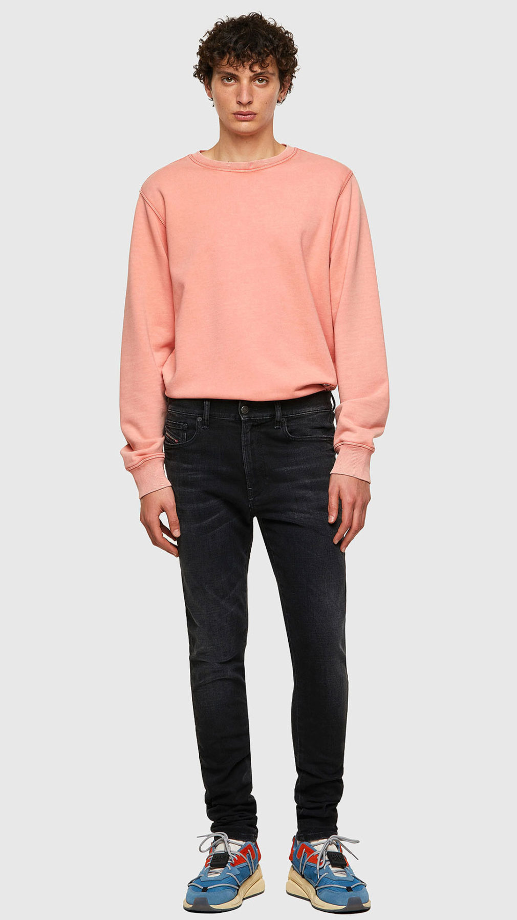 Jeans Skinny Diesel con logo en la etiqueta