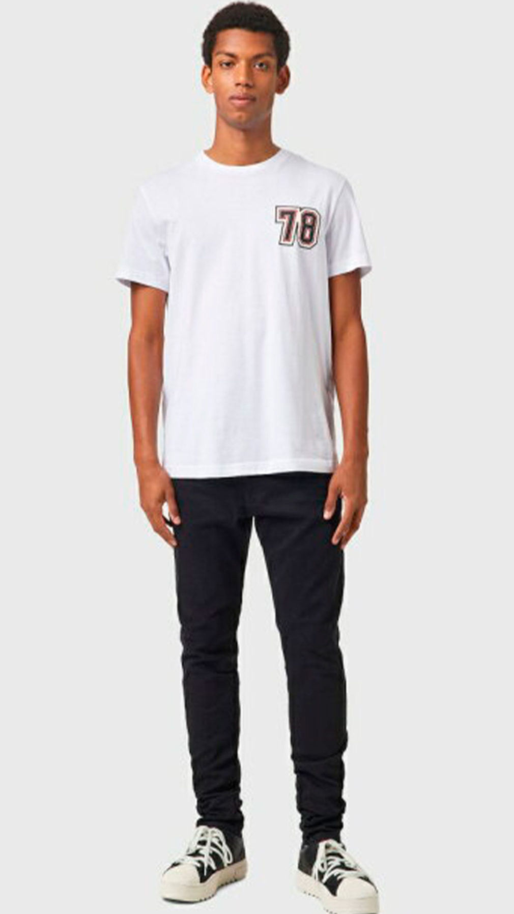 Camiseta Diesel con logo en la parte trasera