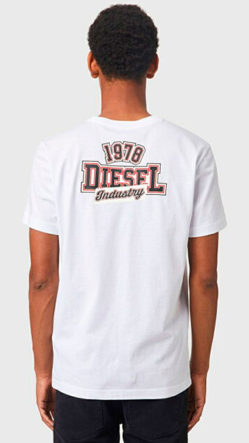 Camiseta Diesel con logo en la parte trasera