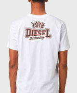 Camiseta Diesel con logo en la parte trasera