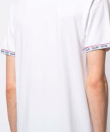 Camiseta Moschino con logo en cinta