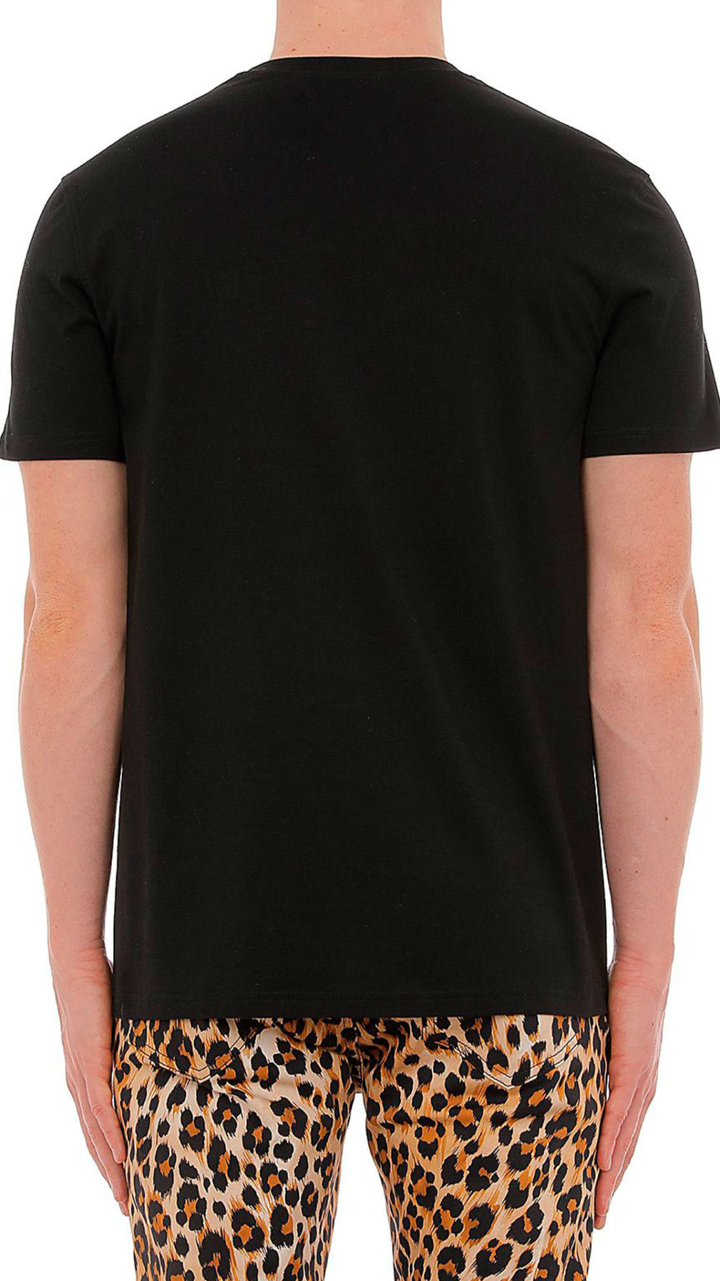 Camiseta Moschino con logo en letras doradas