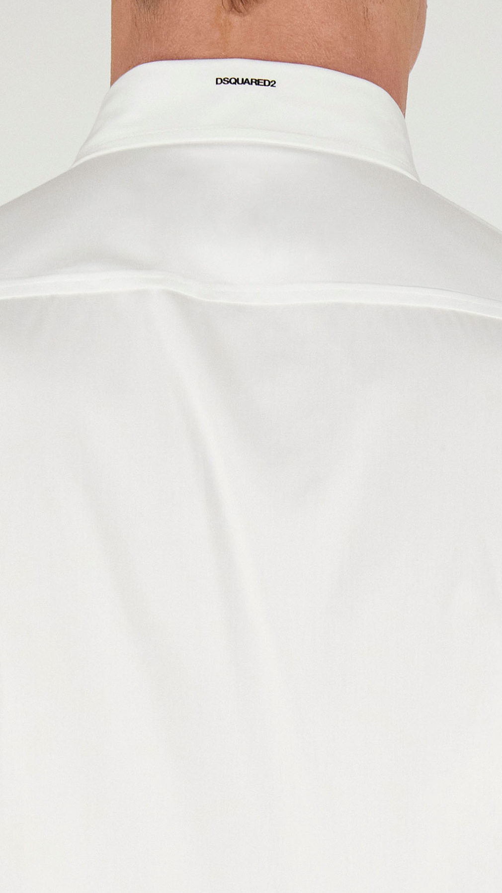 Camisa Dsquared2 básica logo parte trasera del cuello