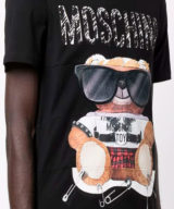 Camiseta Moschino Teddy con logo en pecho
