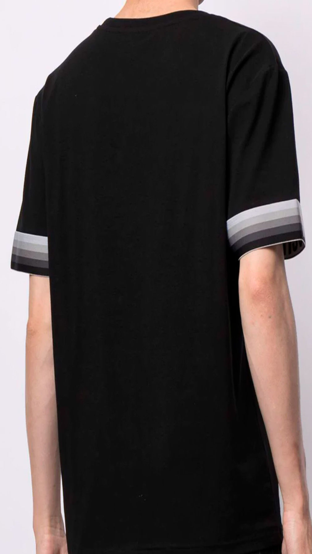Camiseta Moschino con logo en la parte delantera