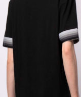 Camiseta Moschino con logo en la parte delantera