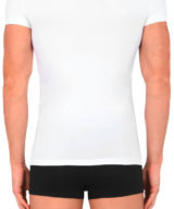 Camiseta Emporio Armani con logo en la parte delantera y parte trasera