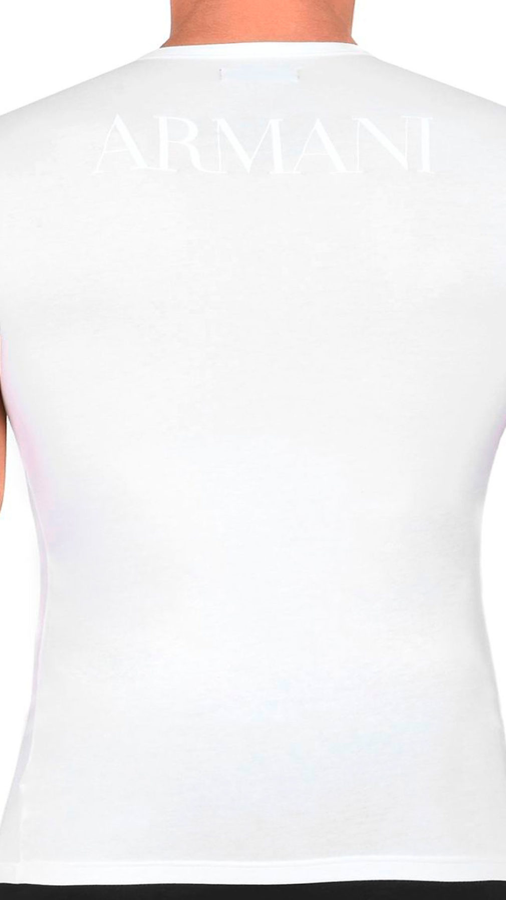 Camiseta Emporio Armani con logo en la parte delantera y parte trasera