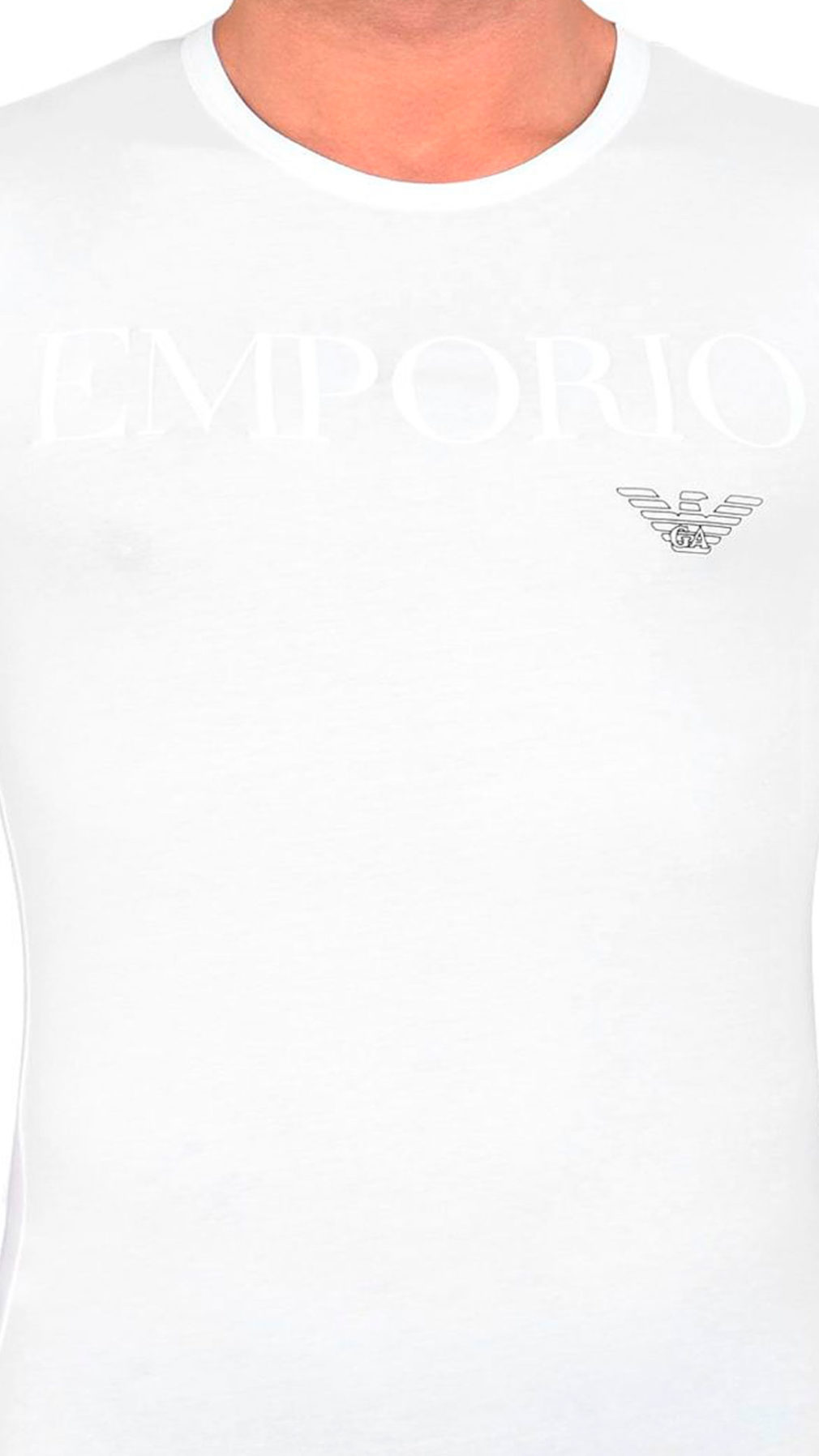 Camiseta Emporio Armani con logo en la parte delantera y parte trasera