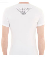 Camiseta Emporio Armani con logo en la parte delantera y parte trasera