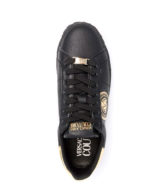 Deportiva Versace Jeans Couture con placa del logo en oro en el lateral