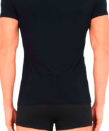 Camiseta cuello pico Emporio Armani con logo en la parte delantera y parte trasera