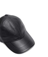 Gorra Diesel de béisbol liviano y acolchado con un parche del logotipo en goma
