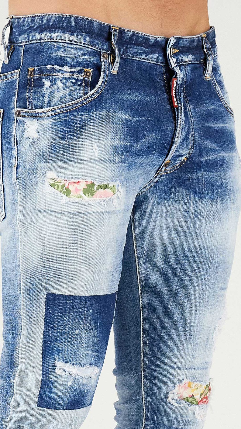 Jeans Skater Dsquared2 con motivos florales en los parches