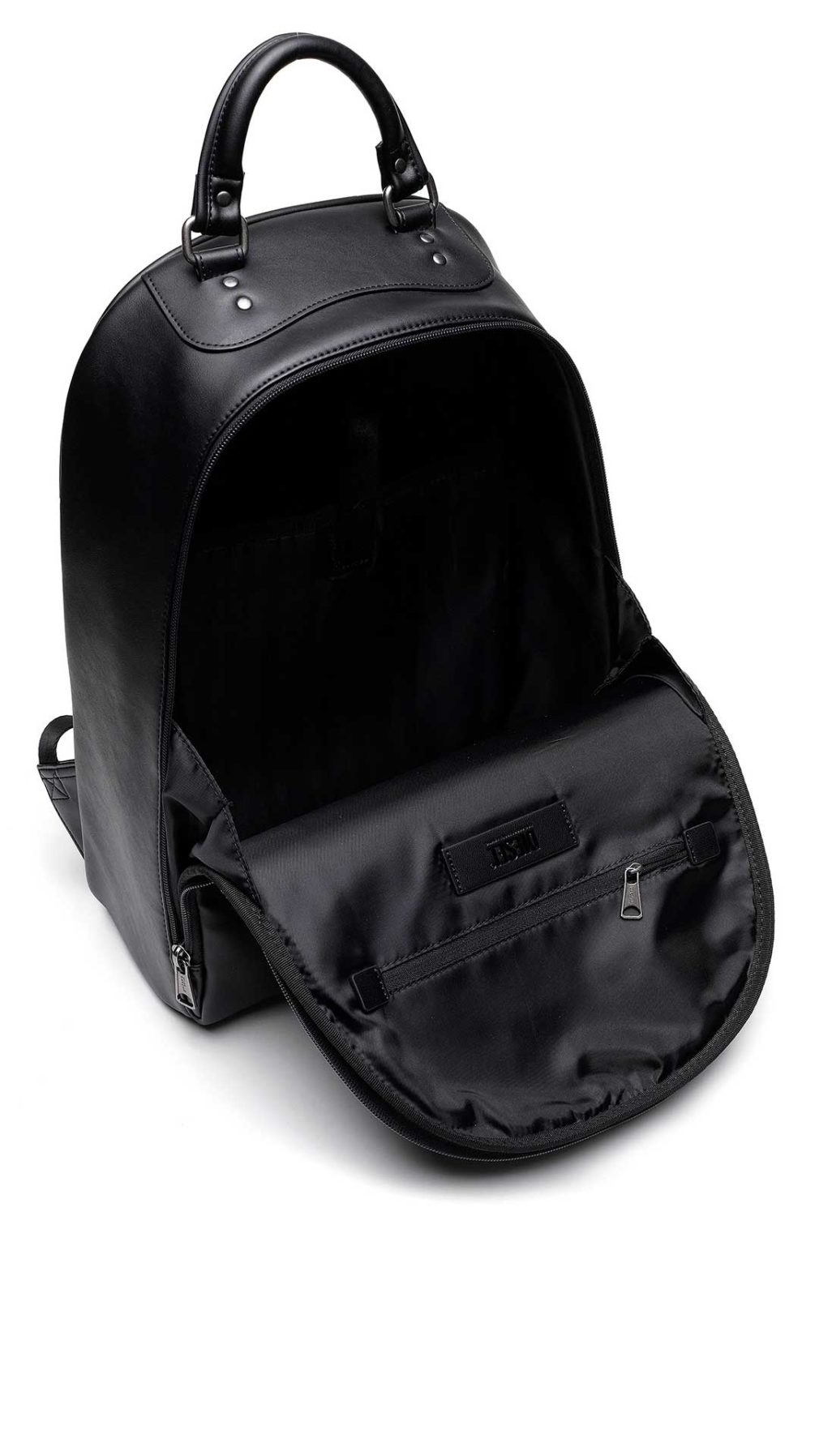 Mochila Diesel presenta una forma redondeada y un logotipo ovalado ‘D’