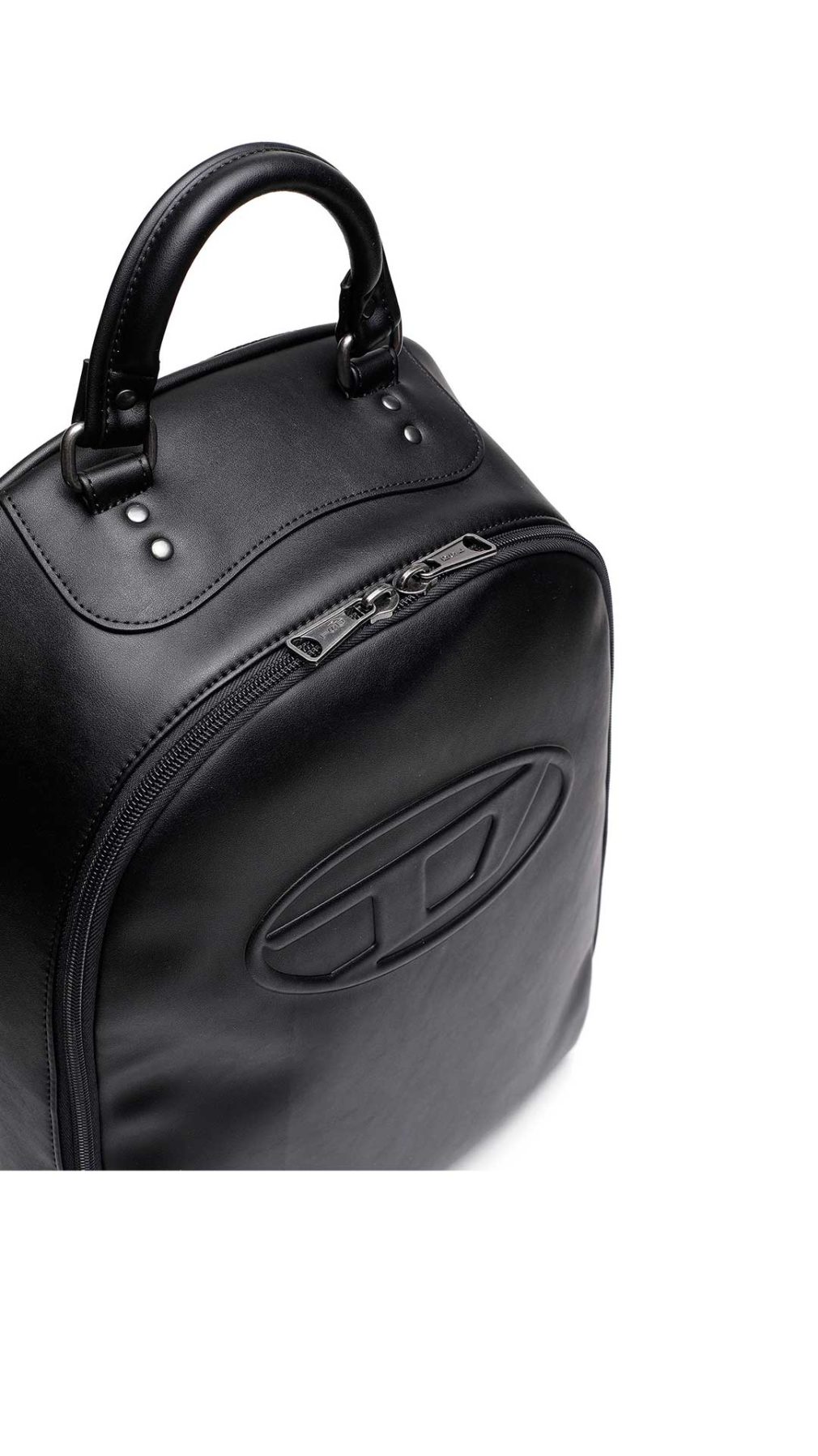 Mochila Diesel presenta una forma redondeada y un logotipo ovalado ‘D’