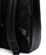 Mochila Diesel presenta una forma redondeada y un logotipo ovalado ‘D’