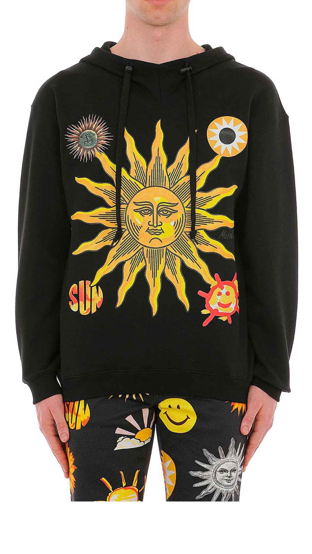 Sudadera Moschino con capucha y estampado en la parte delantera