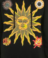 Sudadera Moschino con capucha y estampado en la parte delantera