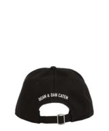 Gorra negra con logo dsquared2 en la parte delantera
