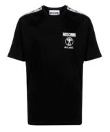 Camiseta negra Moschino con logo Double Question Mark en la parte delantera y bandas laterales en las mangas