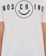 Camiseta blanca con logo y Moschino Smiley® bordado en la parte delantera