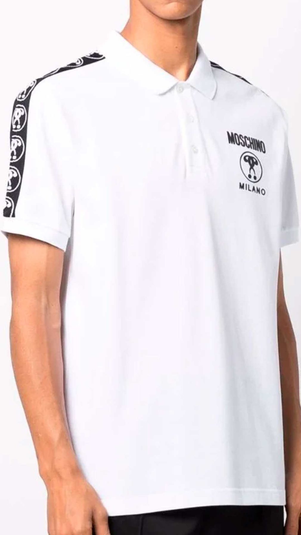 Polo blanco Moschino con logo Double Question Mark en la parte delantera y bandas laterales en las mangas