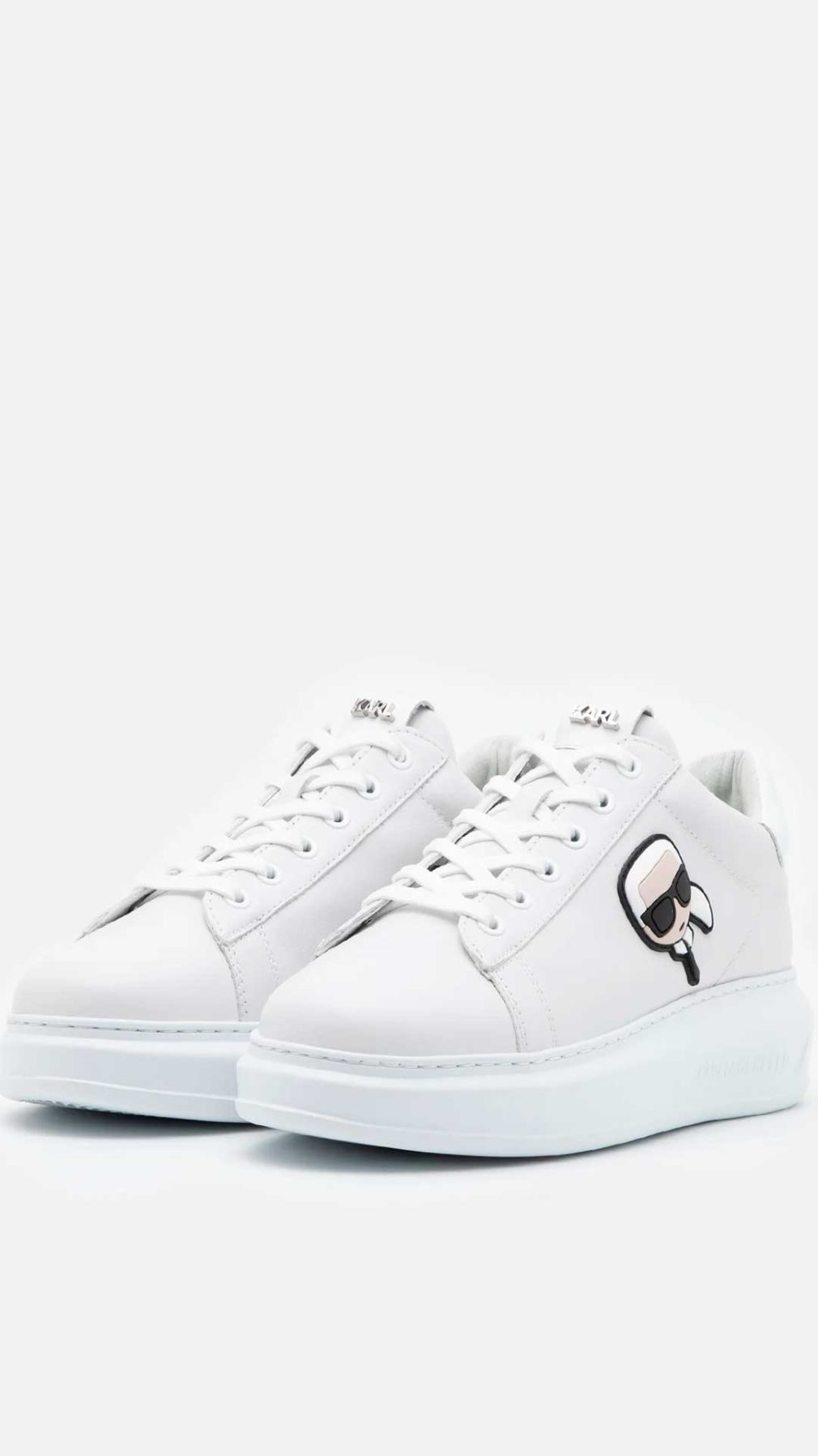 Deportiva Karl Lagerfeld con diseño de KARL en el lateral