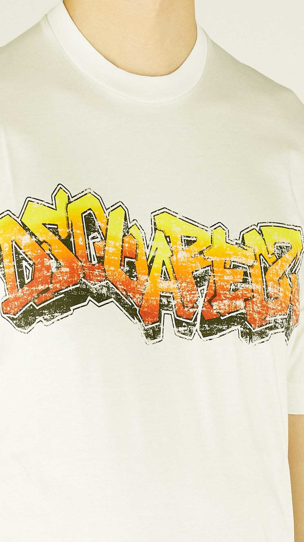 Camiseta blanca Dsquared2 con logo grafiti en la parte delantera