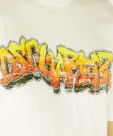 Camiseta blanca Dsquared2 con logo grafiti en la parte delantera