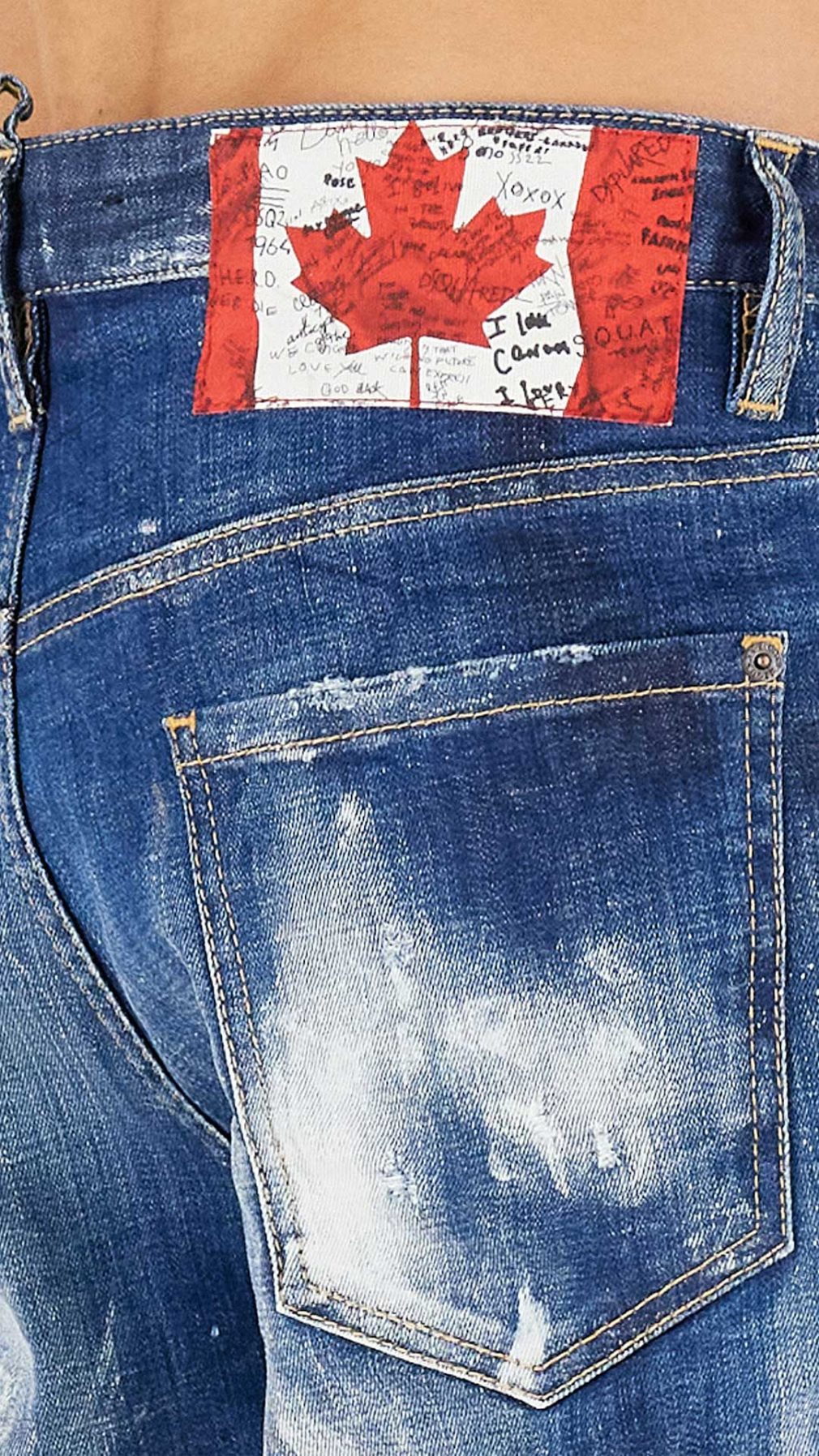 Pantalón corto Dsquared2 con etiqueta estampado hoja de Canadá