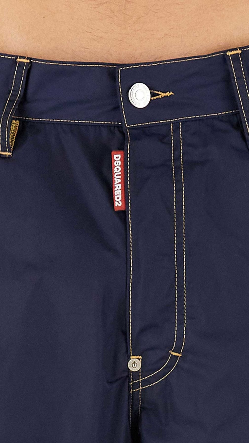 Pantalón corto Dsquared2 azul con logotipo en la parte delantera
