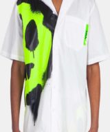 Camisa blanca Barrow con serigrafía en el lado izquierdo