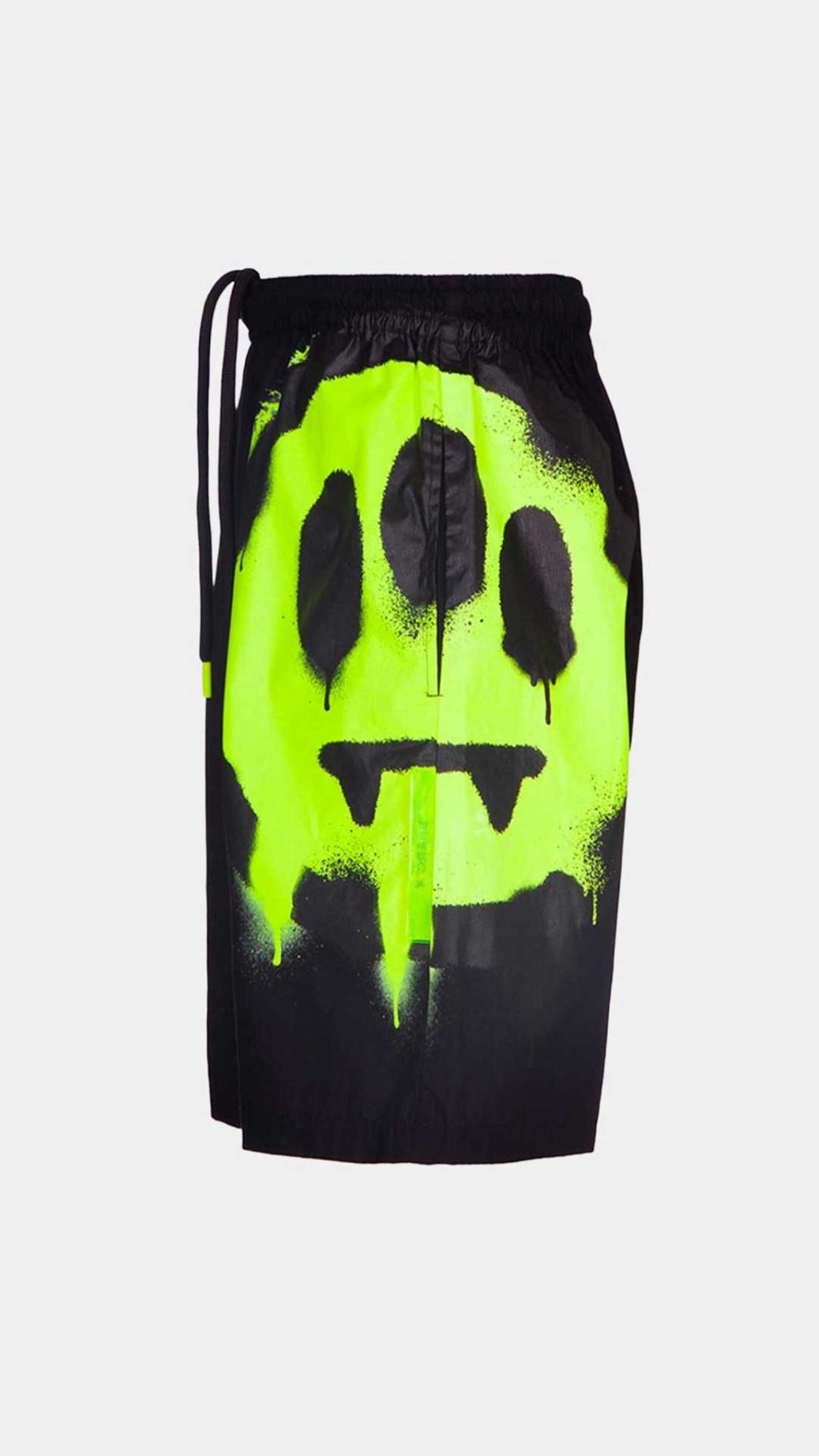 Pantalón corto negro Barrow  con serigrafia en el lado izquierdo