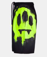 Pantalón corto negro Barrow  con serigrafia en el lado izquierdo