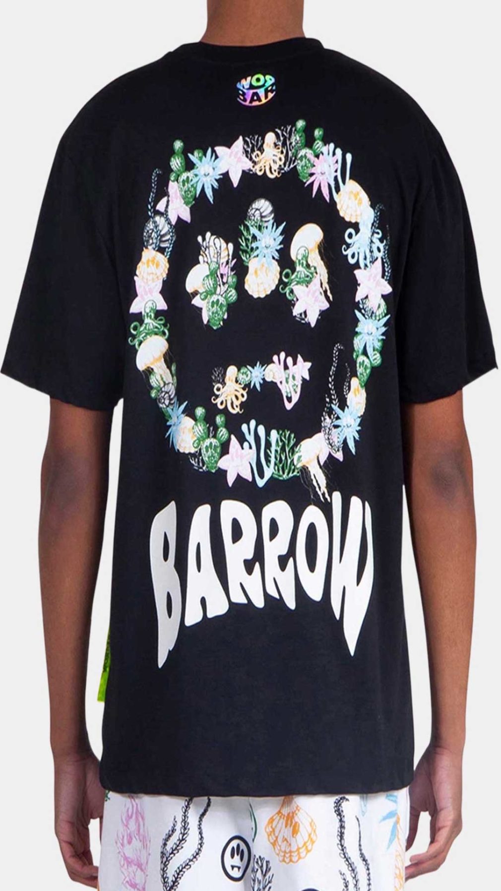 Camiseta negra Barrow con serigrafía en la parte trasera y logotipo