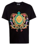 Camiseta negra Versace Jeans Couture con estampado barroco y logo en la parte delantera