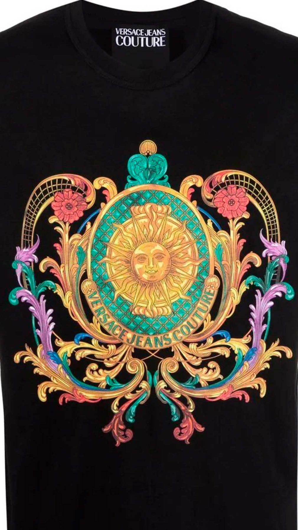 Camiseta negra Versace Jeans Couture con estampado barroco y logo en la parte delantera
